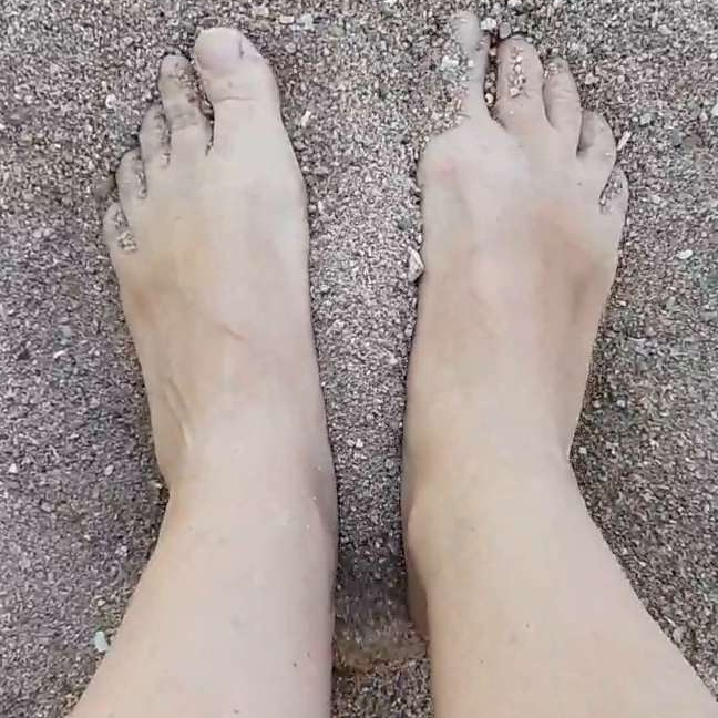 MariaOld | I play with sand in the beach by my feet. I can play with ...