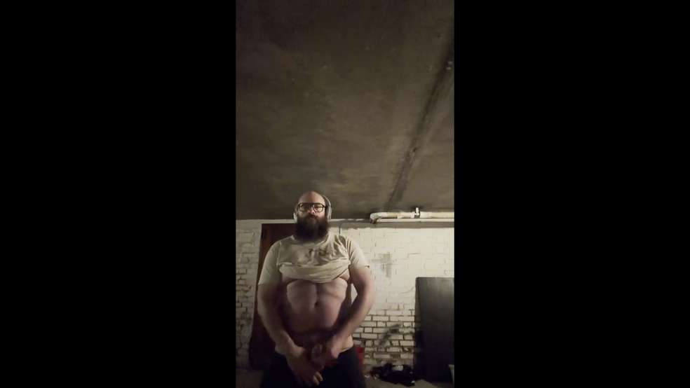 MikeHuntsPorn | Testing my new cockring in public spzces